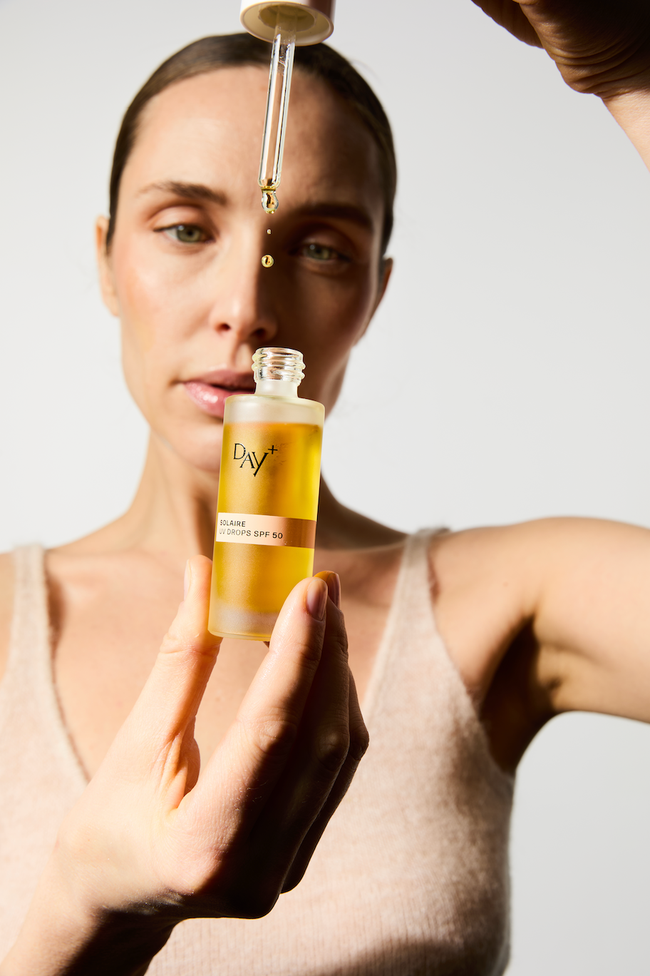 Protégez et sublimez votre peau avec nos UV DROPS SPF 50