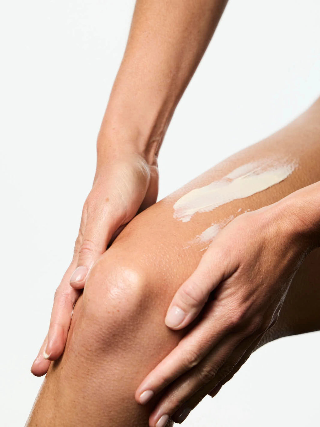 Application du Baume Corps Nourrissant.