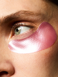 Zoom sur la texture et la couleur rosée des Patchs Yeux Anti-cernes.