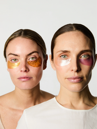 2 femmes portant sous chaque oeil un type de patchs. La première porte les Anti-âge et les Hydratants. Tandis que la seconde porte les Hydra-Collagène et les Anti-cernes.