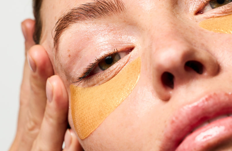 Routine de soin avec les Patchs Yeux Anti-âge.