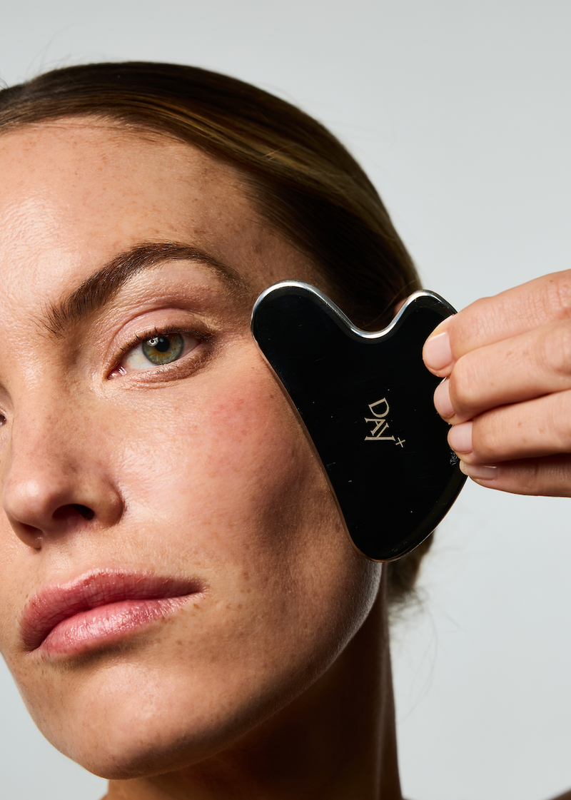 L'approche scientifique du Gua-sha : Effets Anti-Âge en 5 Étapes
