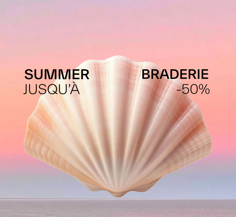 Femme qui prend une gélule Soin Préparateur Essentiel.