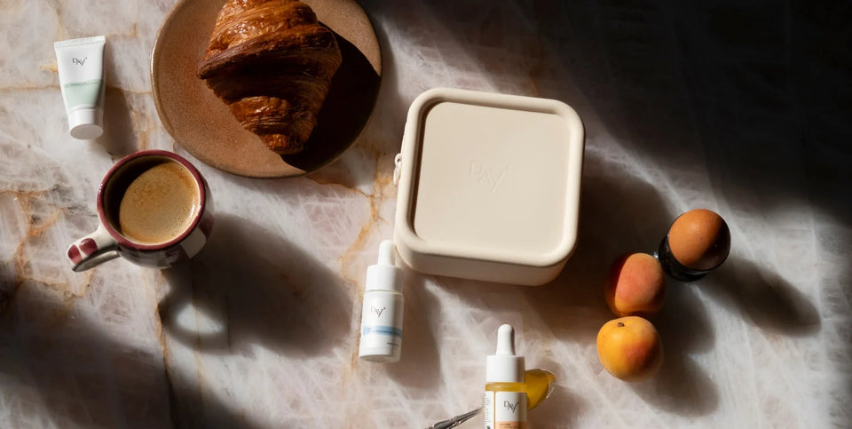 Kit voyage de voyage Day+ avec formats voyage de nos soins pour une routine complète même en voyage – Format voyage Day+