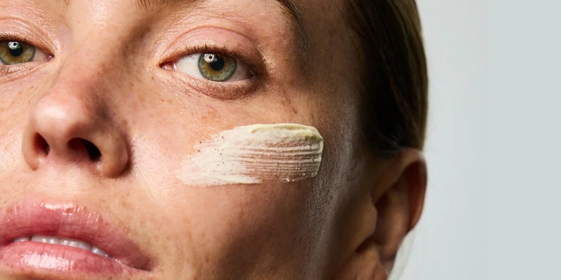 Soin 2-en-1 : Masque Réparateur & Gommage, pour visage et corps.