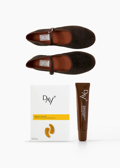 Collaboration de Noël Capulette x Day+ composé des iconiques Bambina en velours marron, des patchs hydratants et de l'indispensable Sérum Lèvres Marron.