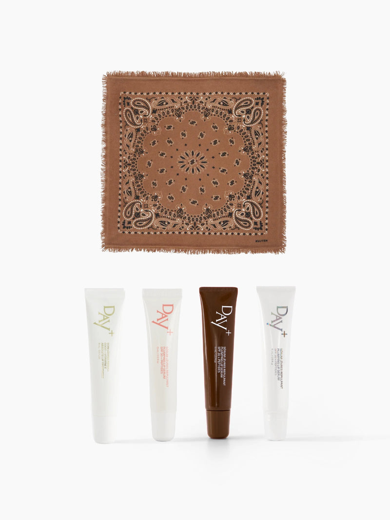 Collaboration de Noël Kujten x Day+ composé du petit Bandana Hachi en couleur Caramelo et de l'un de nos soins lèvres au choix.