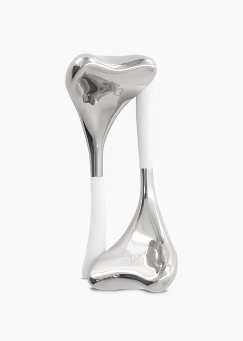 Set de Cryo Spoons, outil de beauté en acier inoxydable qui décongestionnent le contour des yeux, stimulent la micro-circulation et redéfinissent les traits du visage.