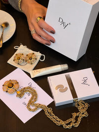 Détails des deux coffrets en collaboration avec Dear Charlotte.