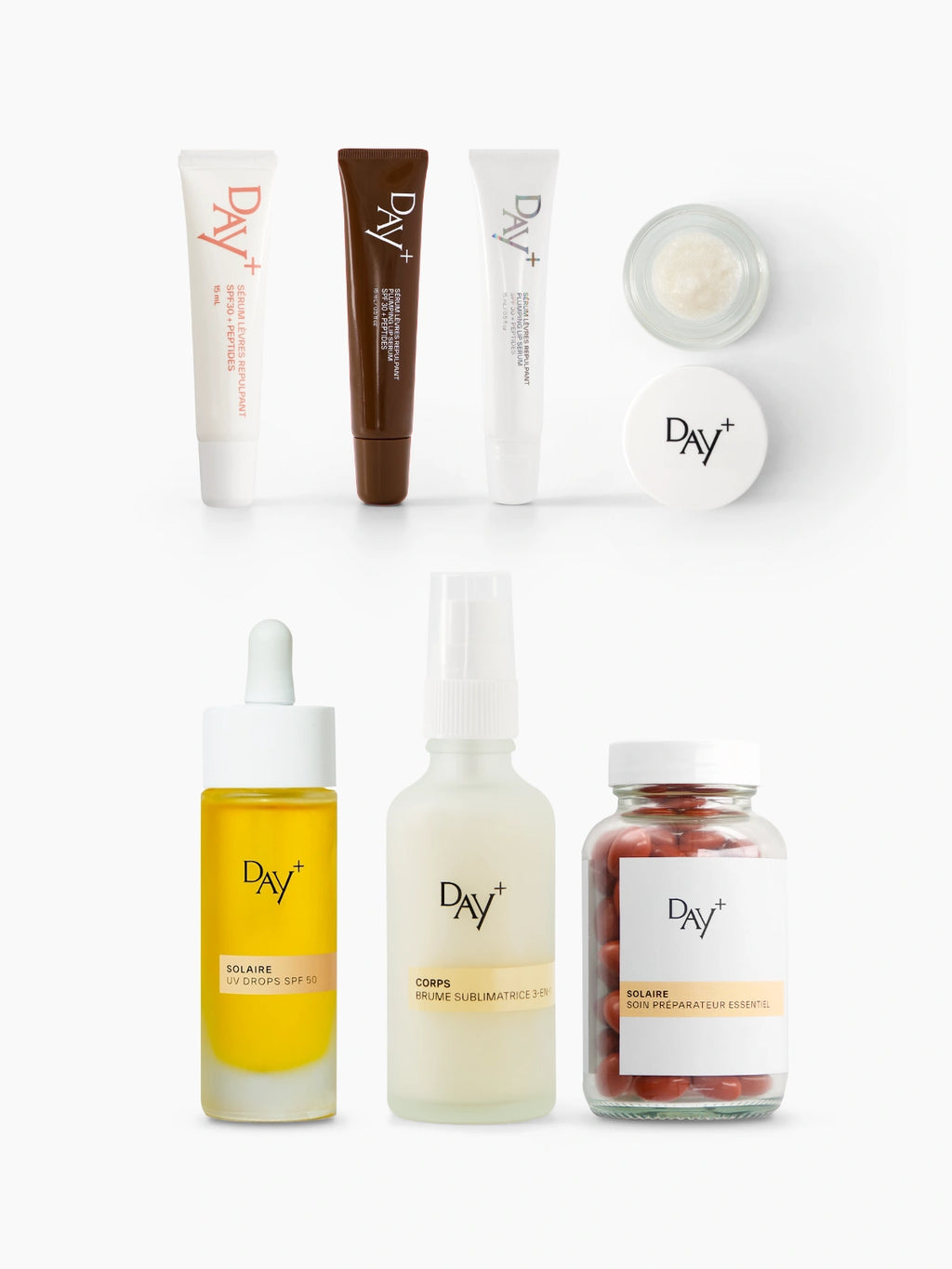 Présentation packshot des produits présents dans le coffret "Essentiels de l'été", composé : d'un Sérum Lèvres Repulpant (Teinte au choix), d'un Eyes & Cheeks Gloss, d'un sérum solaire UV Drops SPF 50, d'une Brume Sublimatrice 3-en-1 et d'un complément Préparateur Solaire.