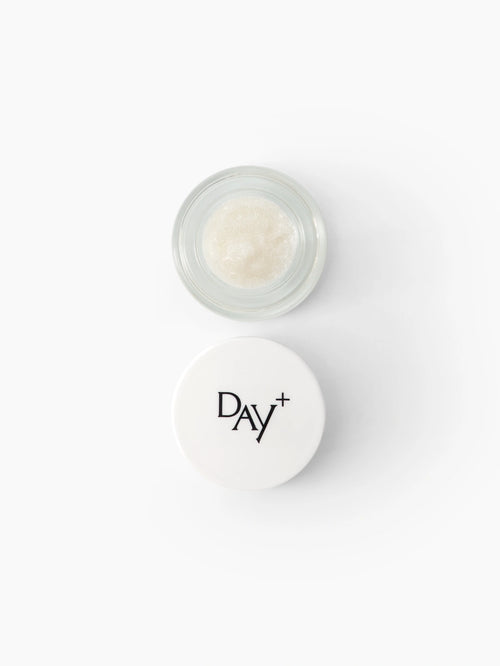 Pot de Eyes & Cheeks gloss ouvert pris du dessus.