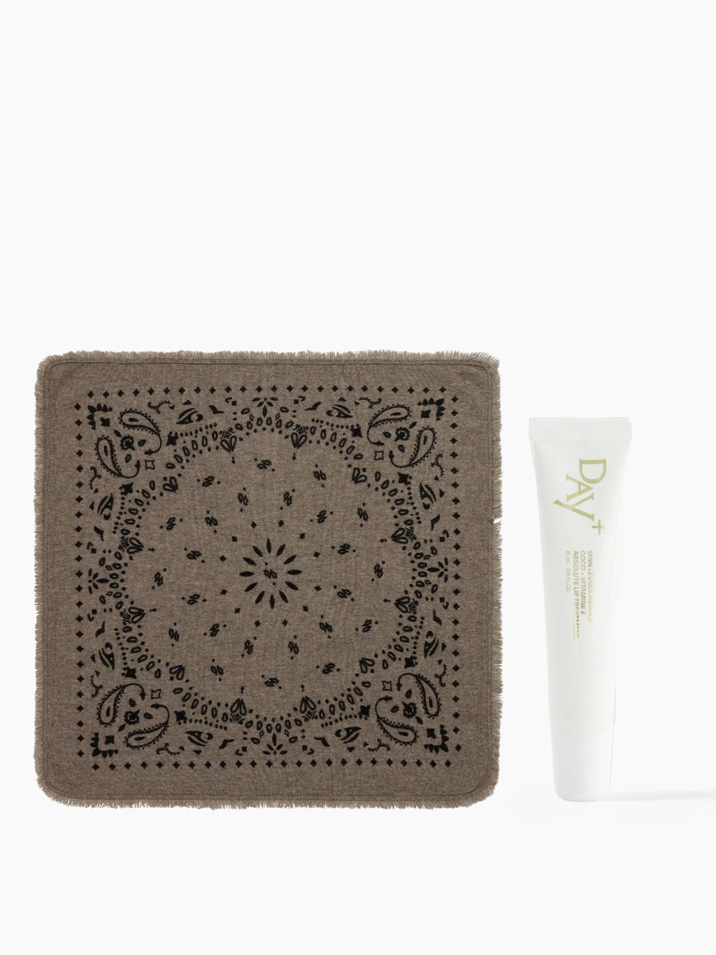 Collaboration de Noël Kujten x Day+ composé du petit Bandana Hachi en couleur Kaki avec un nouveau Soin Lèvres Absolu.