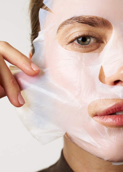 Routine de soins avec le Masque Collagène en Biocellulose.