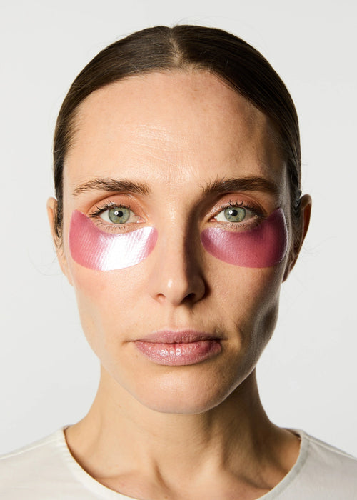 Routine de soins avec les Patchs Yeux Anti-cernes.