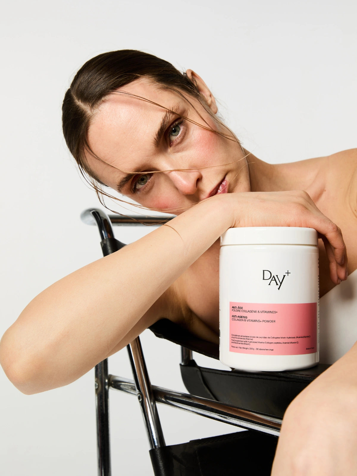 Femme avec la Poudre Collagène & Vitamines+