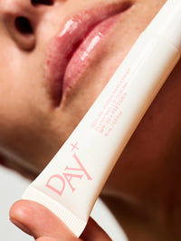 Sérum Lèvres Repulpant SPF 30 en teinte 01. Clear Gloss.