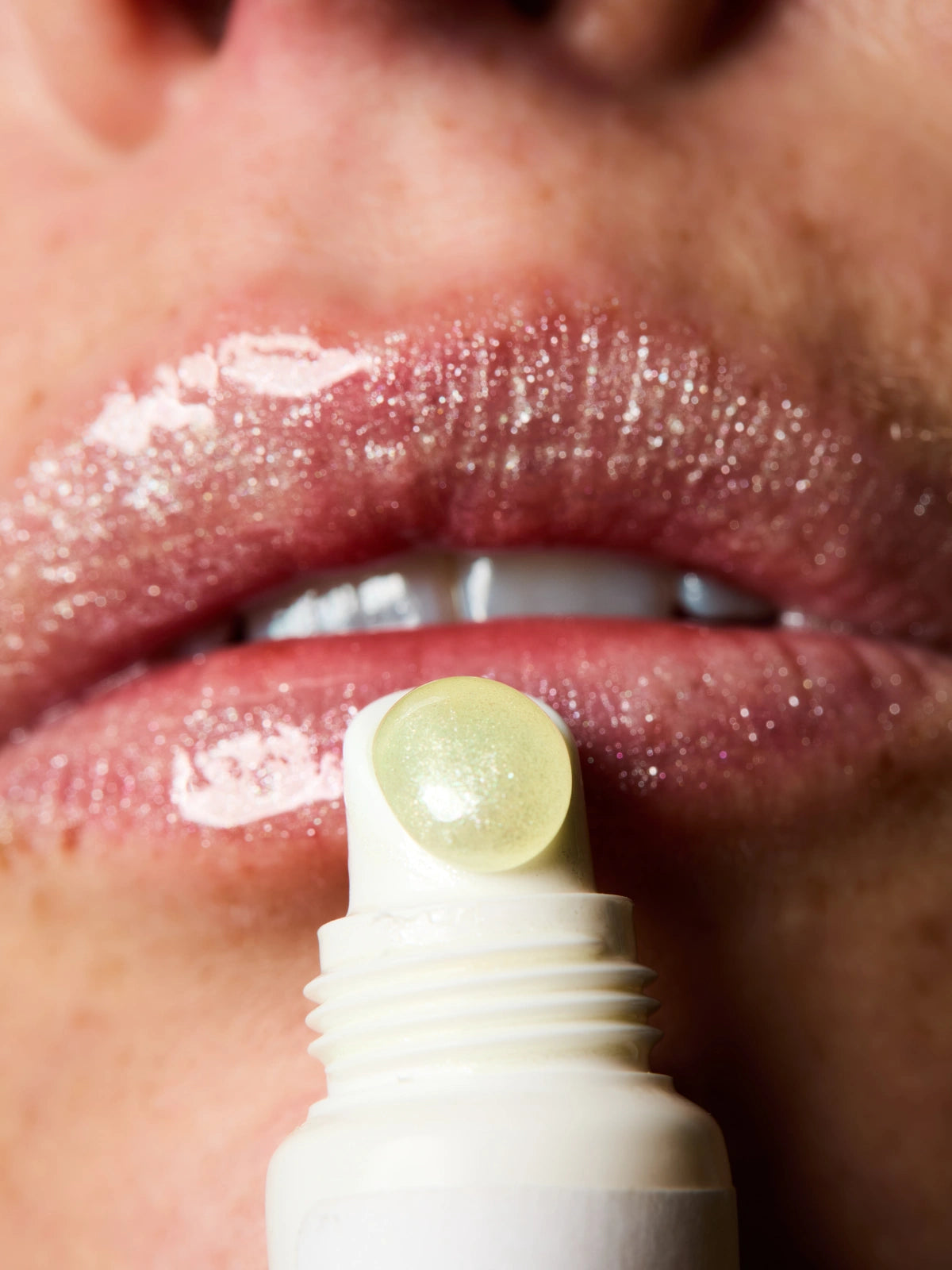 PLUMPING LIP SERUM SPF30 + PEPTIDES