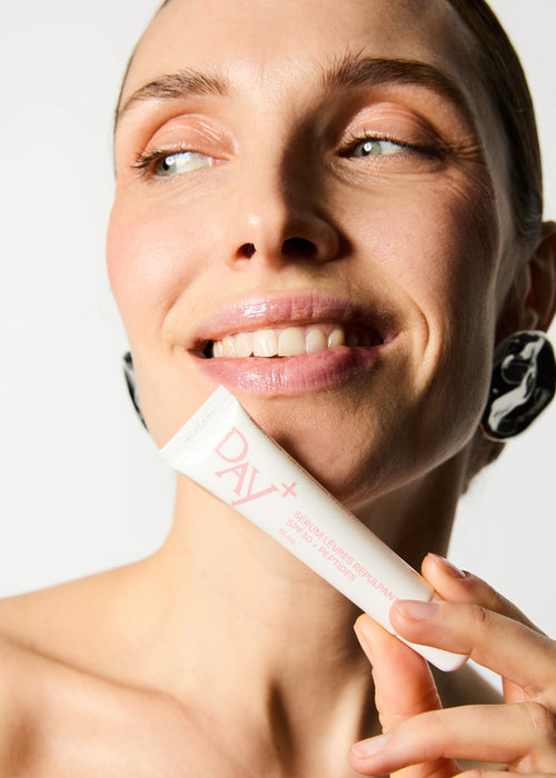 Le Sérum Lèvres Repulpant SPF 30, une protection à large spectre (UVA et UVB), grâce à des filtres solaires organiques qui retardent le vieillissement cutané.