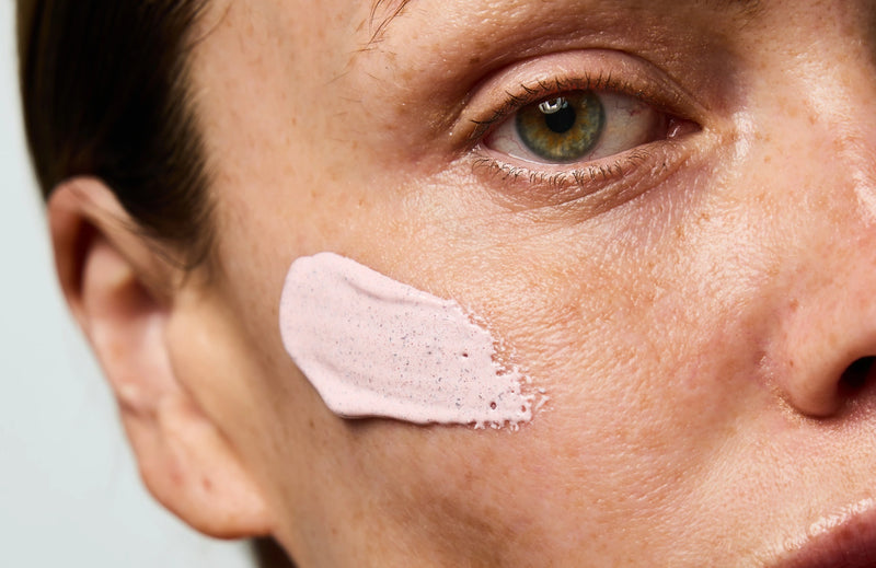 Routine de soins avec le Masque Réparateur Anti-imperfection à à l'effet chauffant.