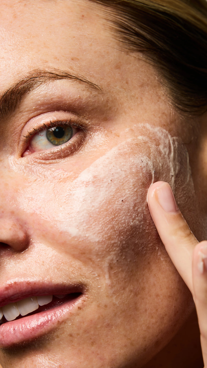 Routine de soins avec le Masque Réparateur & gommage.