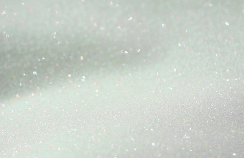 Zoom sur la texture fondante t aux reflets lumineux du Eyes & Cheeks Gloss.