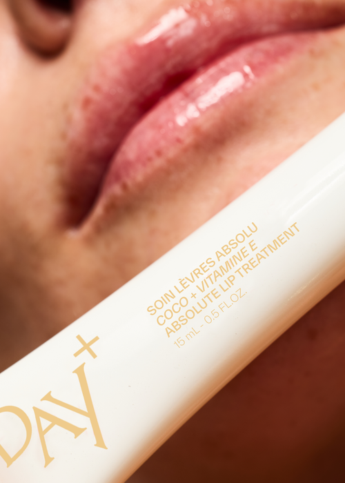 Soin Lèvres Absolu enrichi en huile de coco et vitamine E.