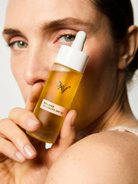 Sérum solaire SPF 50, pour une protection contre les UVA et les UVB au quotidien.