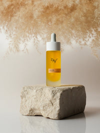 Les UV Drops SPF 50 posé sur une pierre.